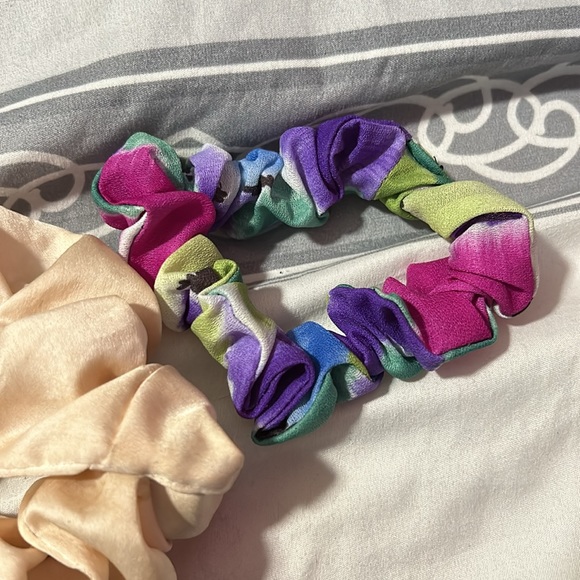 Bundle of 10 Different Scrunchies - Excellent Condition - Picture 4 of 6